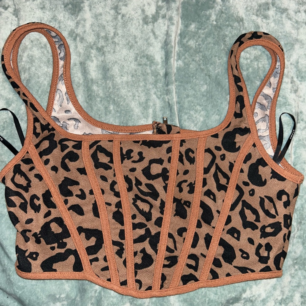 asymmetrical leopard top - Picture 2 of 4